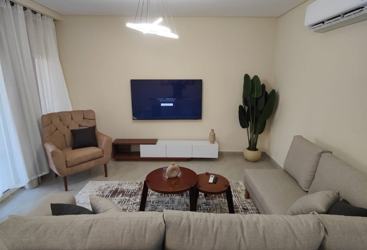 Photo 2 of 8 — Fully Furnished | Master Bedroom | 90 Avenue