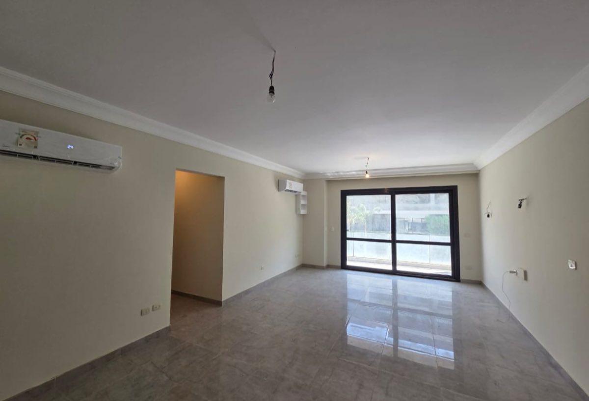 Photo 2 of 8 — Dressing Room | Private Garage | El Patio Oro