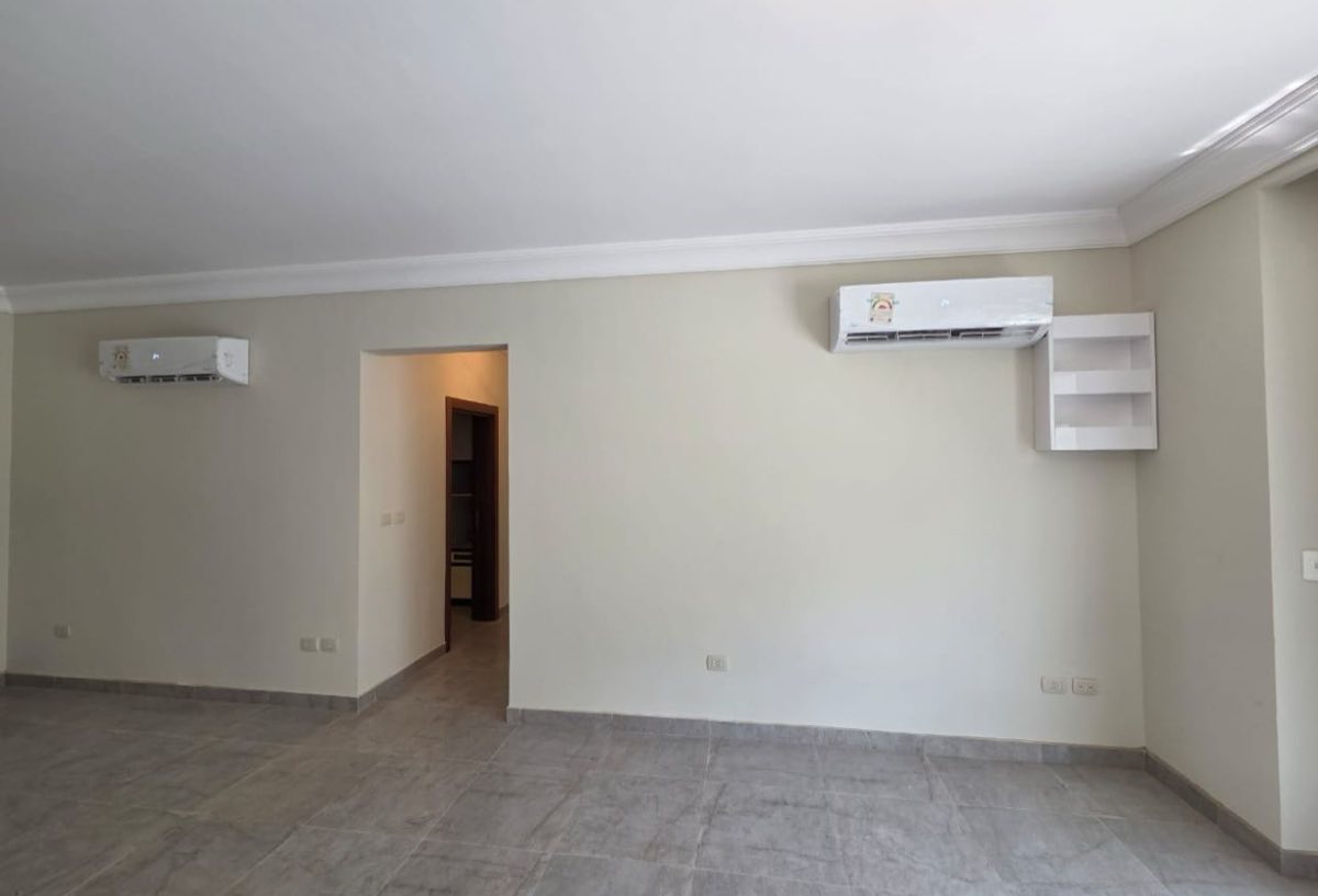 Photo 4 of 8 — Dressing Room | Private Garage | El Patio Oro