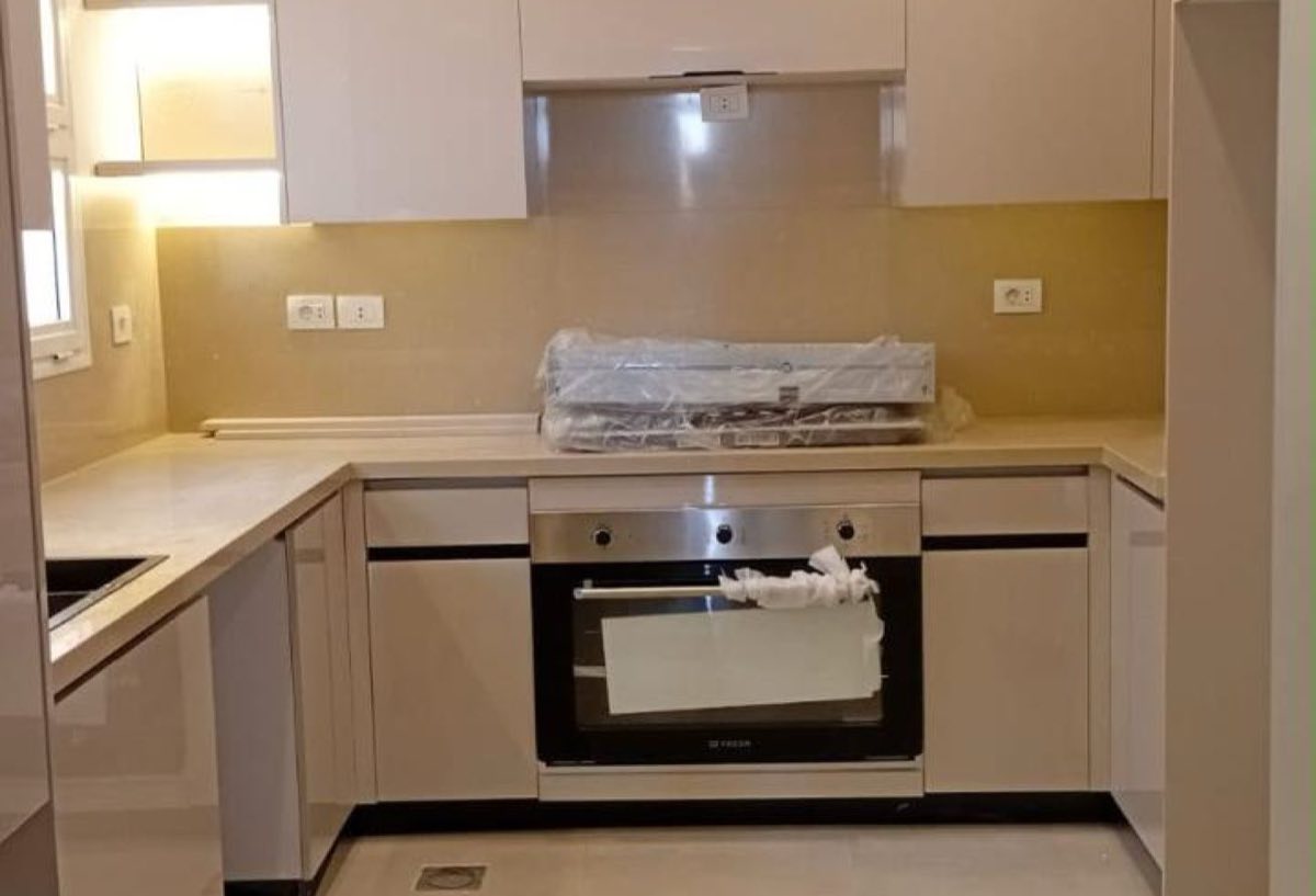 Photo 2 of 8 — First Tenant | Maid's Room | Ready to Move