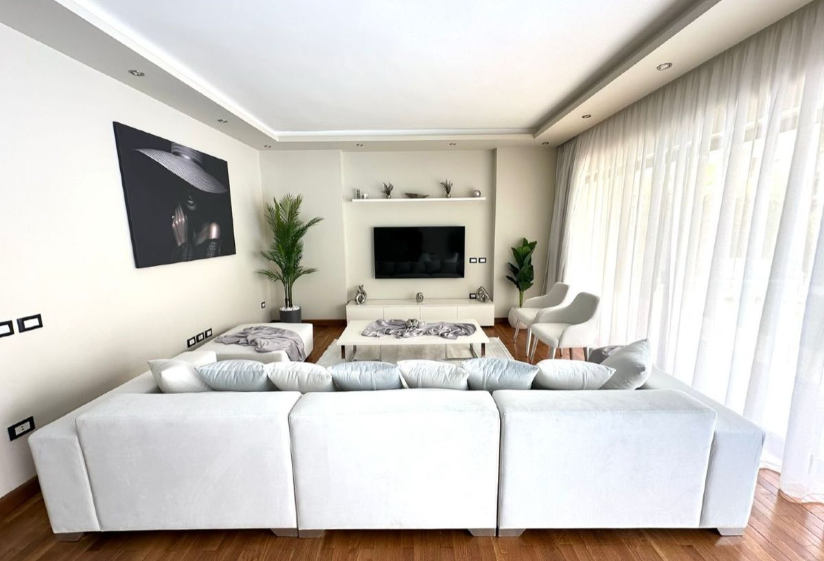 Photo 2 of 8 — Private Garden | Private Pool | Spacious Living