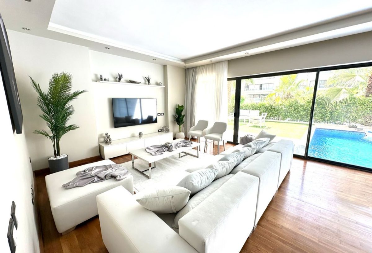 Photo 3 of 8 — Private Garden | Private Pool | Spacious Living