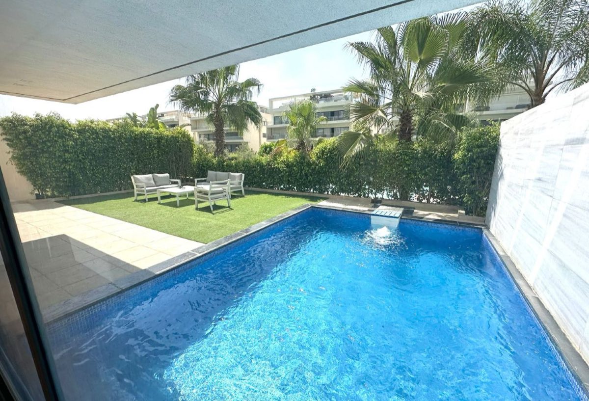 Photo 4 of 8 — Private Garden | Private Pool | Spacious Living