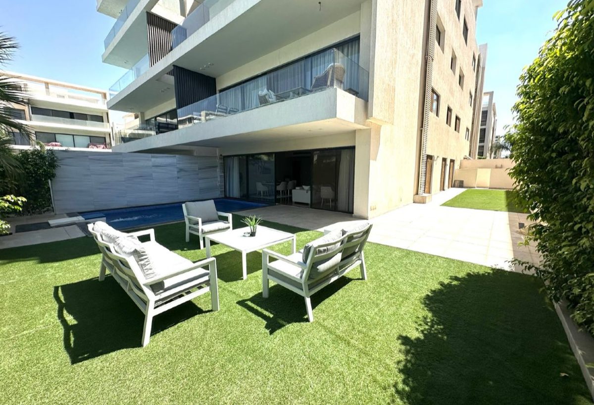 Photo 6 of 8 — Private Garden | Private Pool | Spacious Living