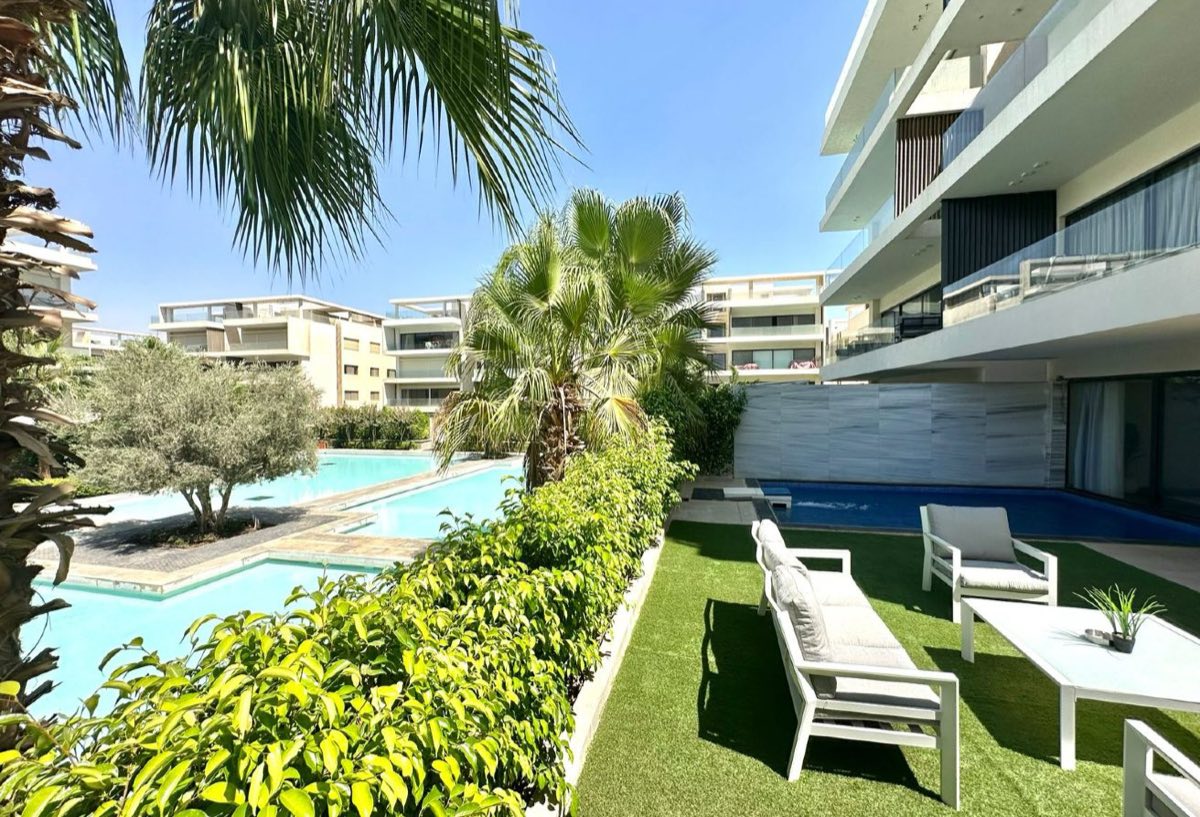 Photo 7 of 8 — Private Garden | Private Pool | Spacious Living