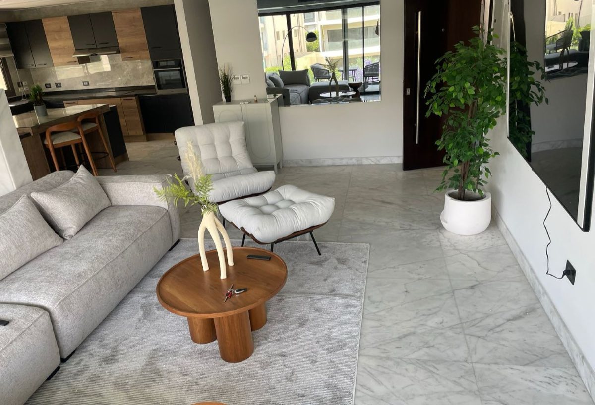 Photo 3 of 8 — Spacious Layout | Annual Contract