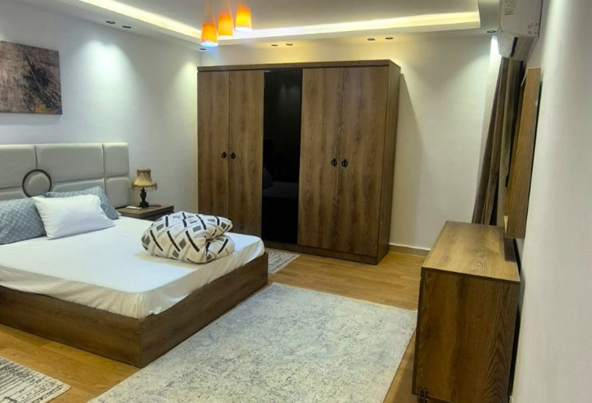 Photo 5 of 8 — Hotel-Style | First Use | All Season